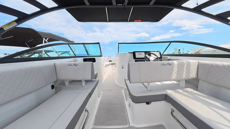 Slide: The Image of Sea Ray SDX 250 Outboard 2026 - 18