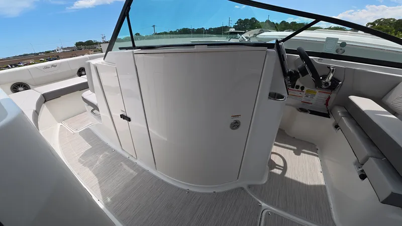 Slide: The Image of Sea Ray SDX 250 Outboard 2026 - 31