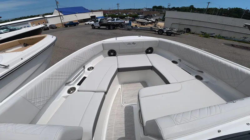 Slide: The Image of Sea Ray SDX 250 Outboard 2026 - 37