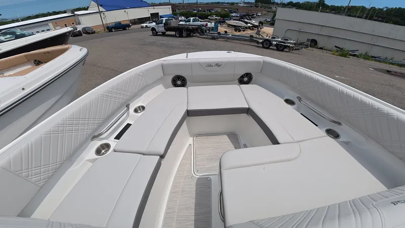 Slide: The Image of Sea Ray SDX 250 Outboard 2026 - 39