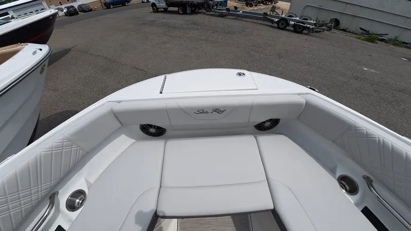 Slide: The Image of Sea Ray SDX 250 Outboard 2026 - 40