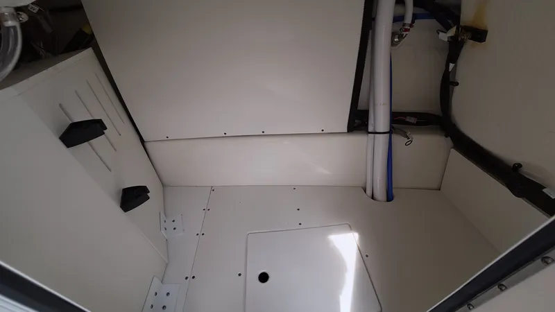 Slide: The Image of Sea Ray SDX 250 Outboard 2026 - 36
