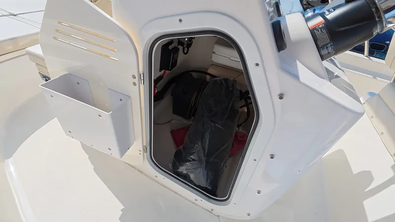 Slide: The Image of Boston Whaler 170 Montauk 2026 - 16