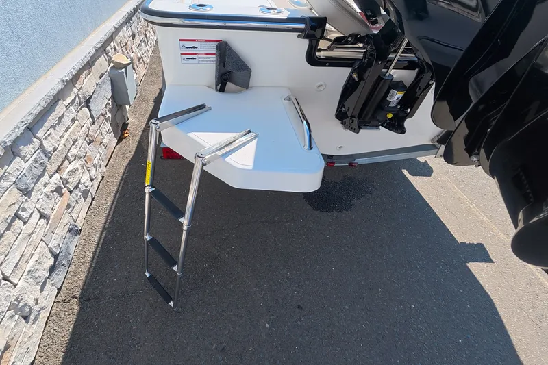Slide: The Image of Boston Whaler 170 Montauk 2026 - 7