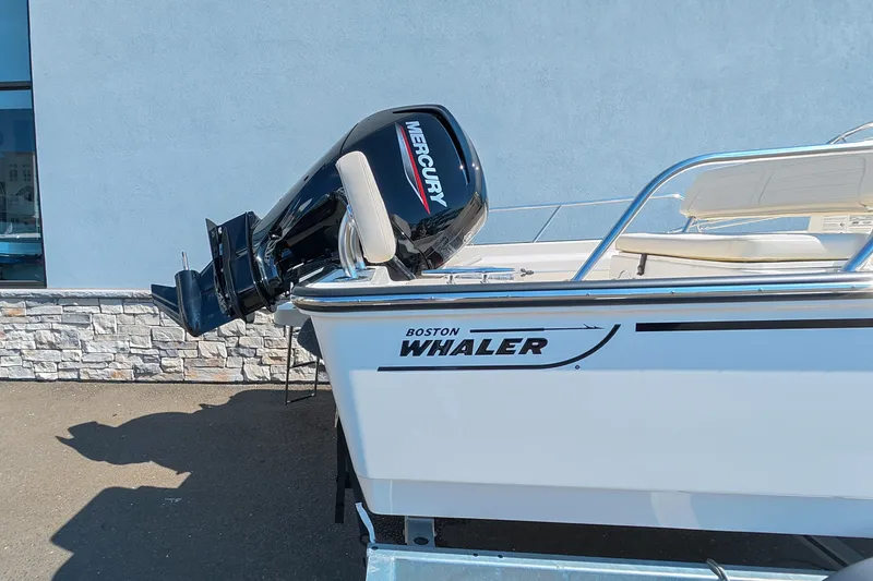 Slide: The Image of Boston Whaler 170 Montauk 2026 - 6