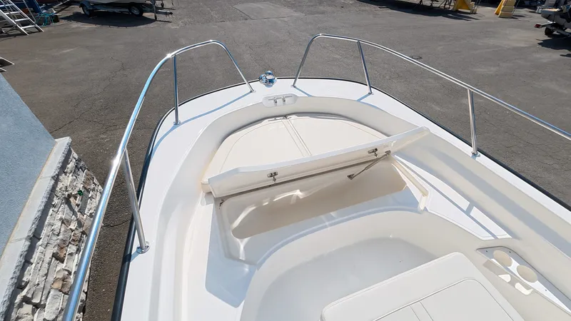 Slide: The Image of Boston Whaler 170 Montauk 2026 - 21