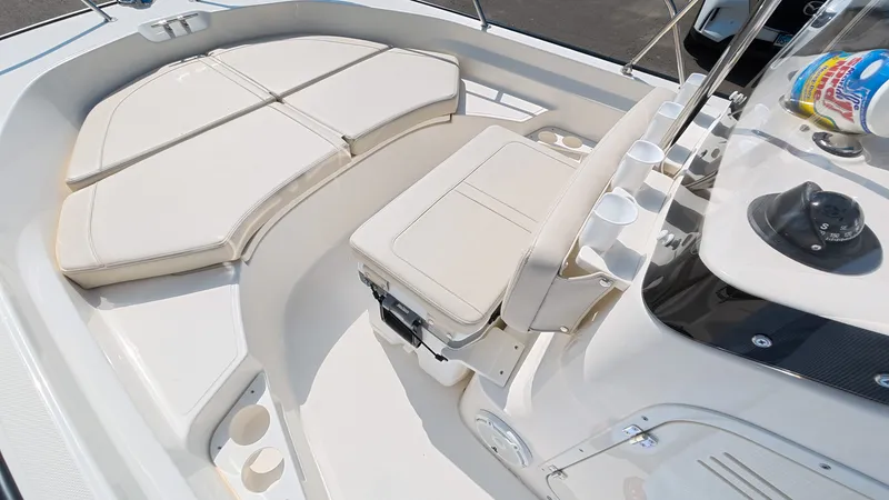 Slide: The Image of Boston Whaler 170 Montauk 2026 - 17