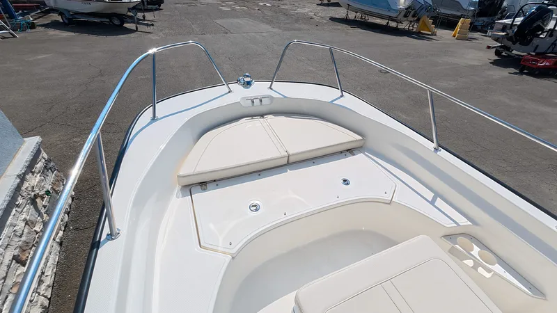 Slide: The Image of Boston Whaler 170 Montauk 2026 - 20
