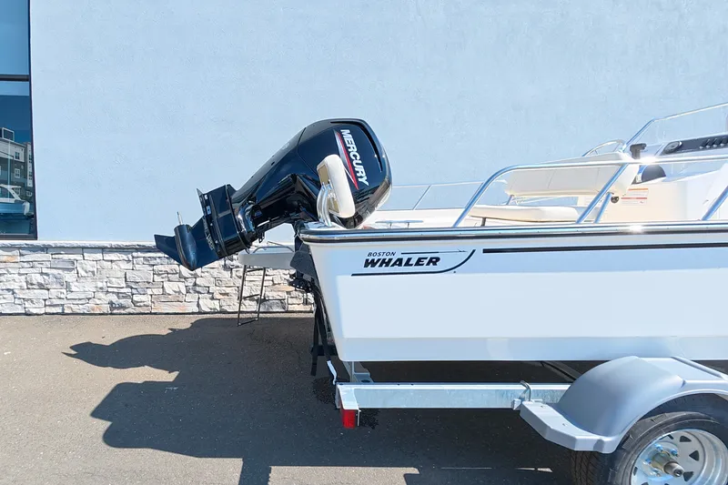Slide: The Image of Boston Whaler 170 Montauk 2026 - 5