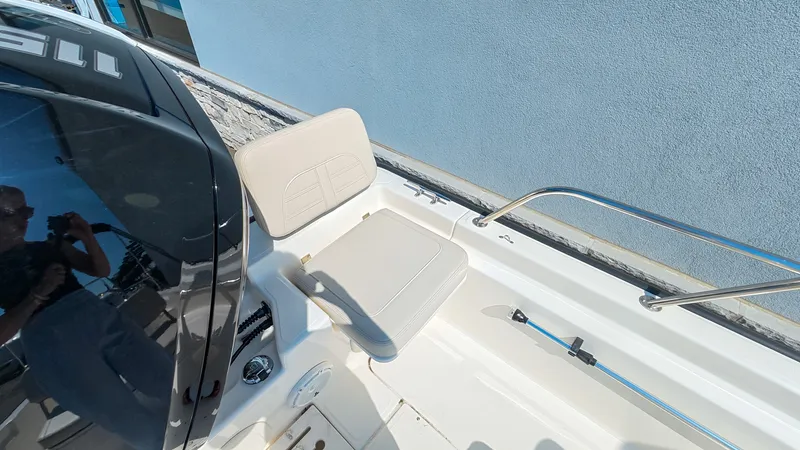 Slide: The Image of Boston Whaler 170 Montauk 2026 - 10