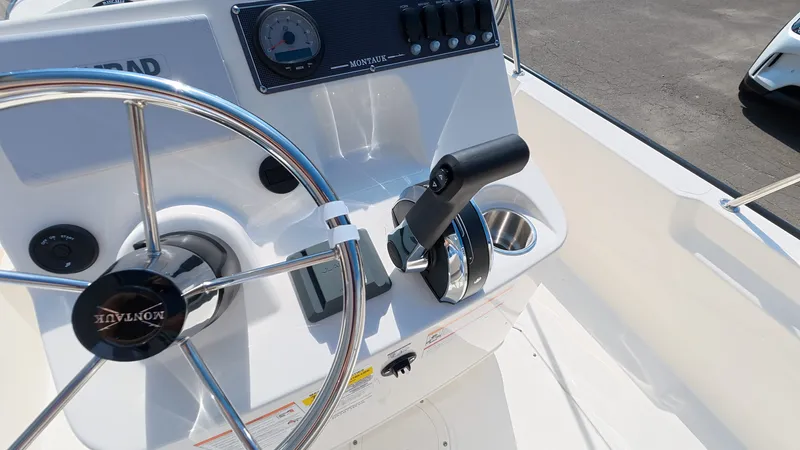 Slide: The Image of Boston Whaler 170 Montauk 2026 - 14
