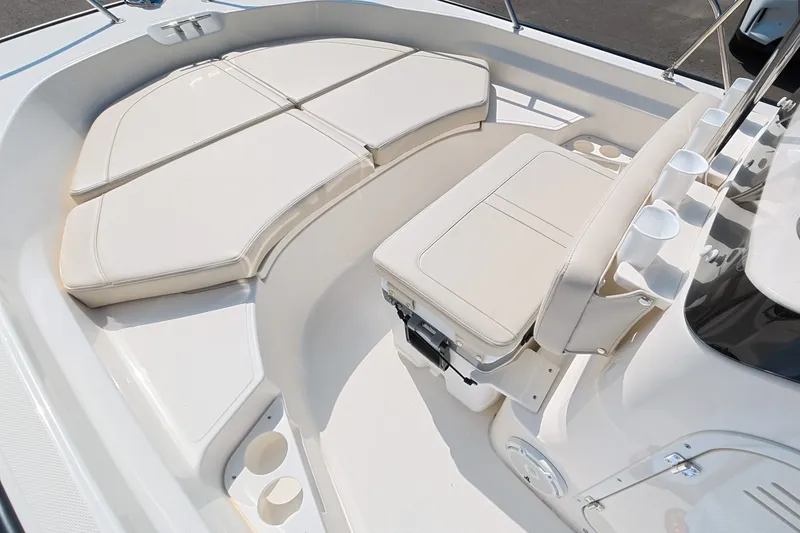 Slide: The Image of Boston Whaler 170 Montauk 2026 - 16