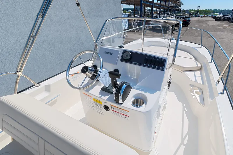 Slide: The Image of Boston Whaler 170 Montauk 2026 - 12