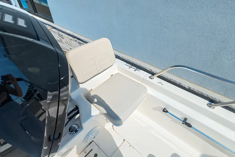 Slide: The Image of Boston Whaler 170 Montauk 2026 - 10