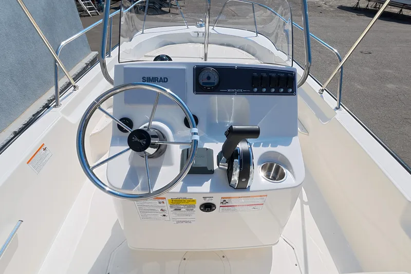 Slide: The Image of Boston Whaler 170 Montauk 2026 - 13
