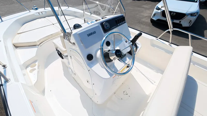 Slide: The Image of Boston Whaler 170 Montauk 2026 - 12