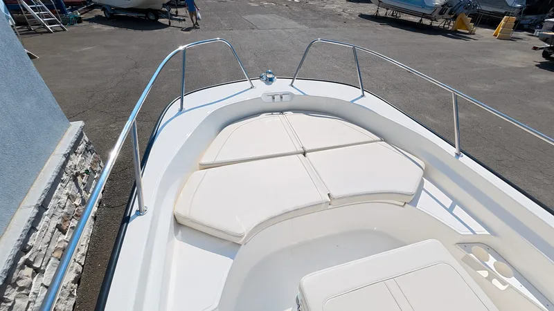 Slide: The Image of Boston Whaler 170 Montauk 2026 - 18