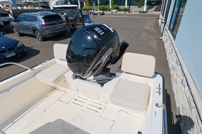 Slide: The Image of Boston Whaler 170 Montauk 2026 - 8