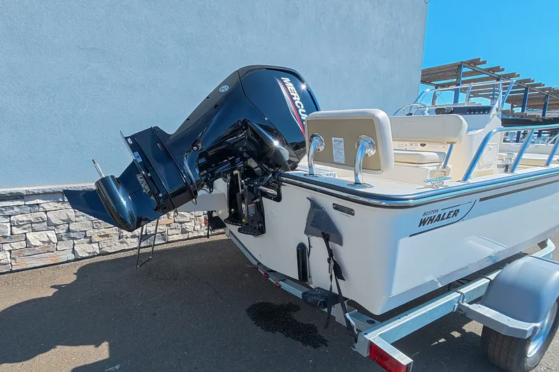 Slide: The Image of Boston Whaler 170 Montauk 2026 - 4