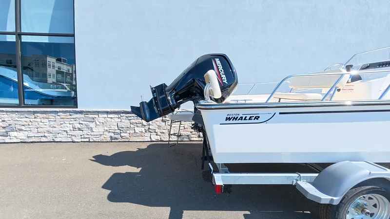 Slide: The Image of Boston Whaler 170 Montauk 2026 - 5