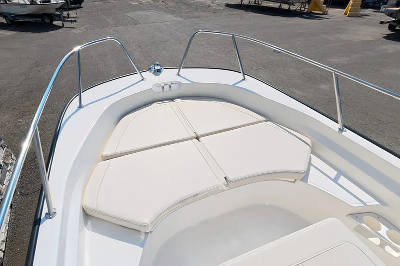 Slide: The Image of Boston Whaler 170 Montauk 2026 - 17