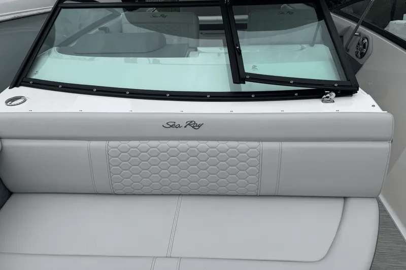 Slide: The Image of Sea Ray SDX 250 OUTBOARD 2024 - 13
