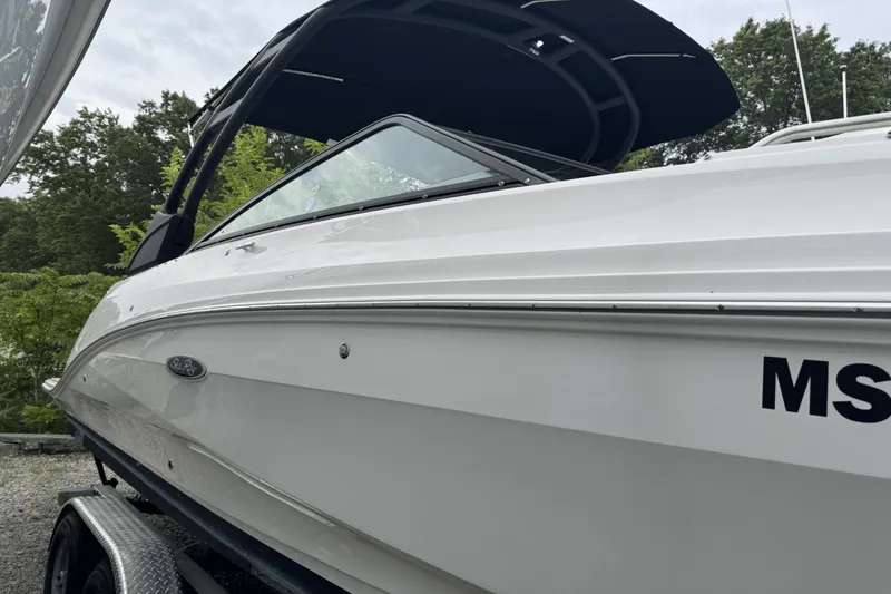 Slide: The Image of Sea Ray SDX 250 OUTBOARD 2024 - 2