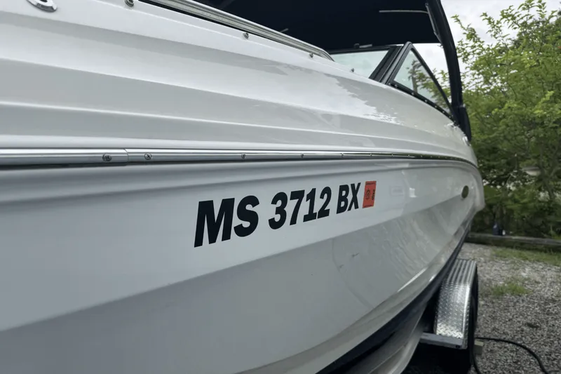 Slide: The Image of Sea Ray SDX 250 OUTBOARD 2024 - 4
