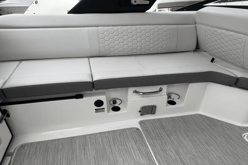 Slide: The Image of Sea Ray SDX 250 OUTBOARD 2024 - 7