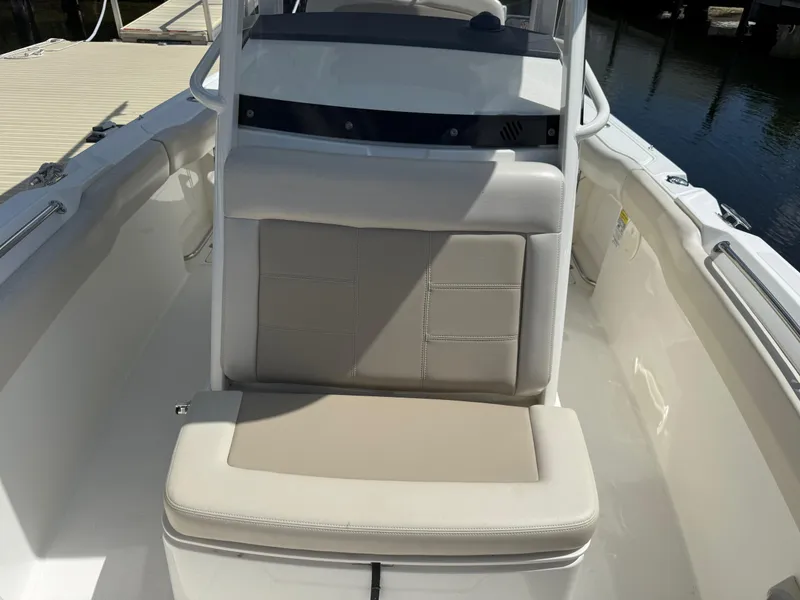 Slide: The Image of Boston Whaler 230 Outrage 2018 - 10