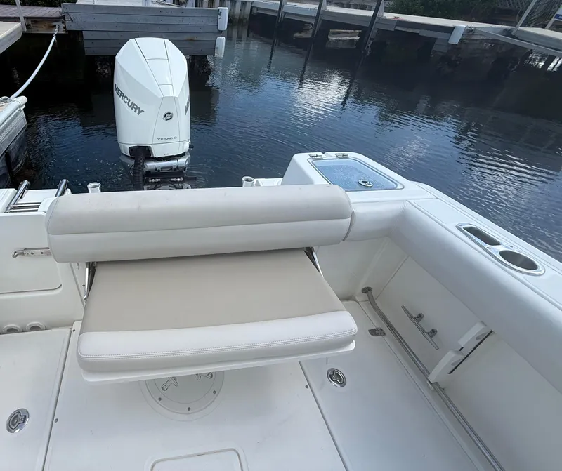 Slide: The Image of Boston Whaler 230 Outrage 2018 - 16