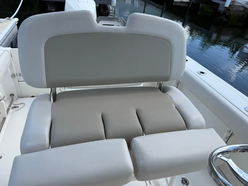 Slide: The Image of Boston Whaler 230 Outrage 2018 - 9
