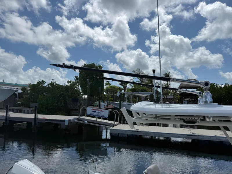 Slide: The Image of Boston Whaler 230 Outrage 2018 - 17