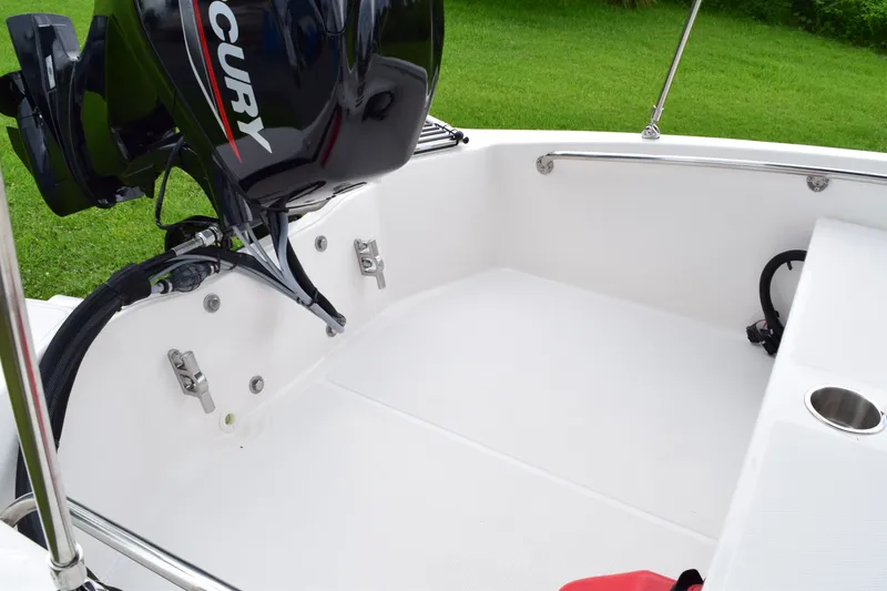 Slide: The Image of Boston Whaler 130 Super Sport 2026 - 3