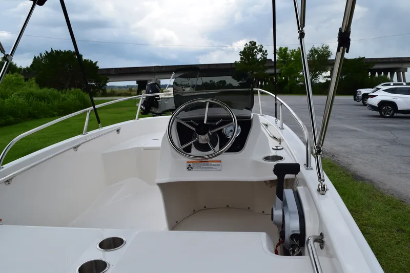 Slide: The Image of Boston Whaler 130 Super Sport 2026 - 4