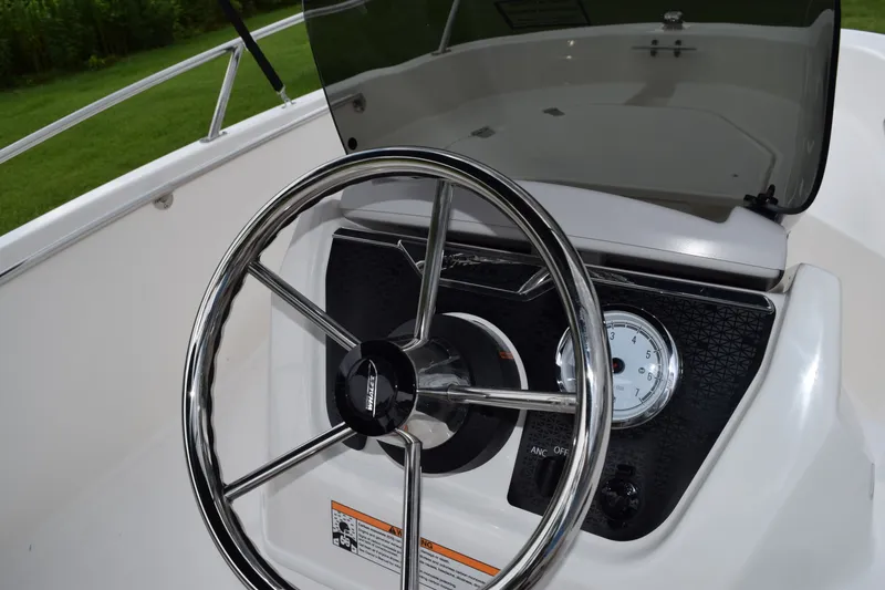 Slide: The Image of Boston Whaler 130 Super Sport 2026 - 5
