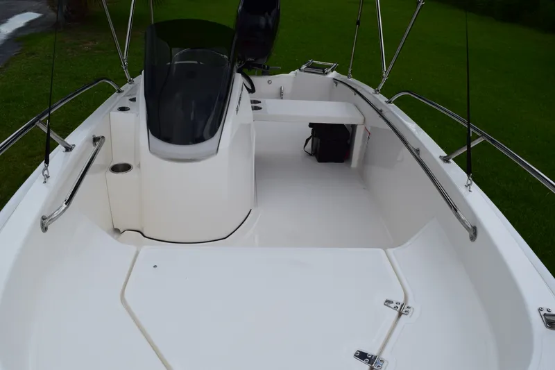 Slide: The Image of Boston Whaler 130 Super Sport 2026 - 6