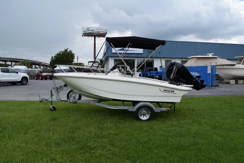 Slide: The Image of Boston Whaler 130 Super Sport 2026 - 10