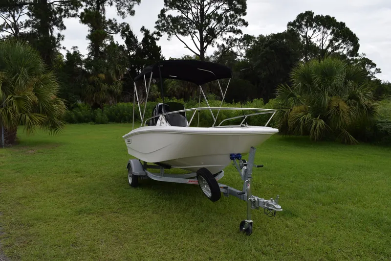 Slide: The Image of Boston Whaler 130 Super Sport 2026 - 8