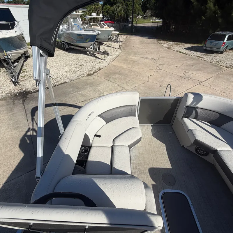 Slide: The Image of Harris Cruiser 210 2021 - 12