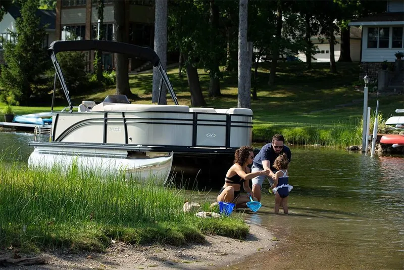 Slide: The Image of Harris Cruiser 210 2021 - 6
