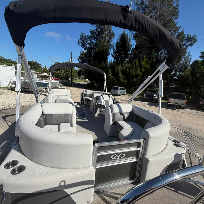 Slide: The Image of Harris Cruiser 210 2021 - 6