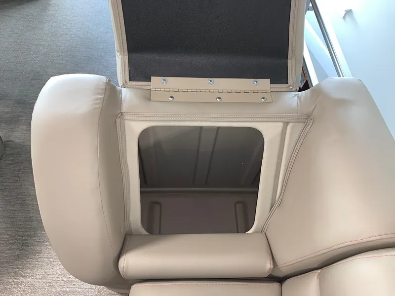 Slide: The Image of Starcraft LX22 R 2024 - 11