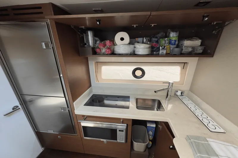 Slide: The Image of Sea Ray 410 SUNDANCER 2014 - 108