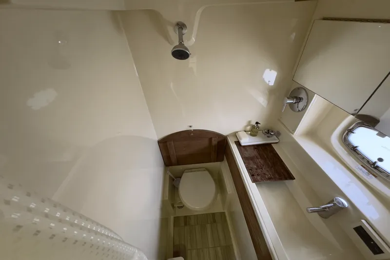 Slide: The Image of Sea Ray 410 SUNDANCER 2014 - 112