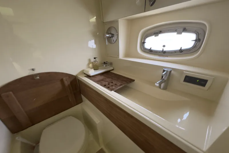 Slide: The Image of Sea Ray 410 SUNDANCER 2014 - 113