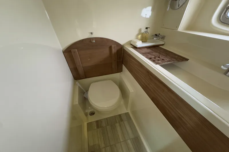 Slide: The Image of Sea Ray 410 SUNDANCER 2014 - 114