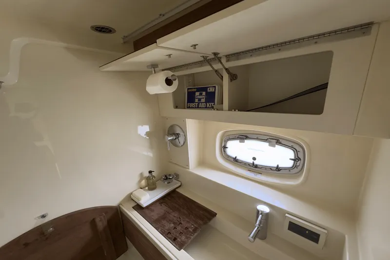 Slide: The Image of Sea Ray 410 SUNDANCER 2014 - 115