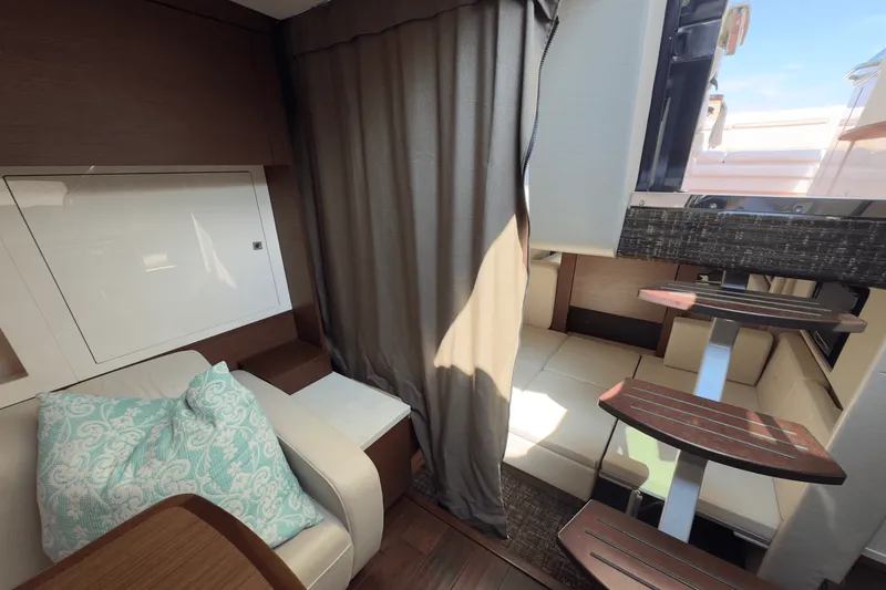 Slide: The Image of Sea Ray 410 SUNDANCER 2014 - 117