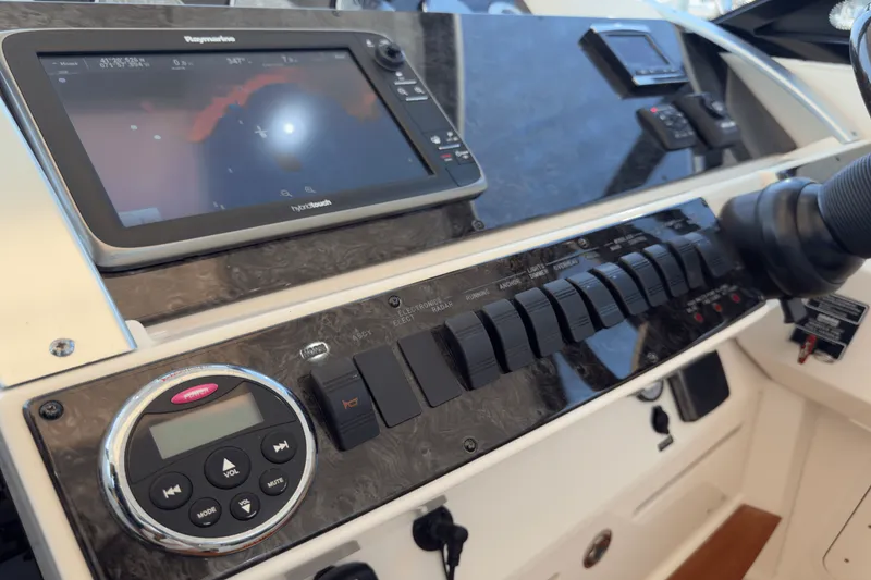 Slide: The Image of Sea Ray 410 SUNDANCER 2014 - 121